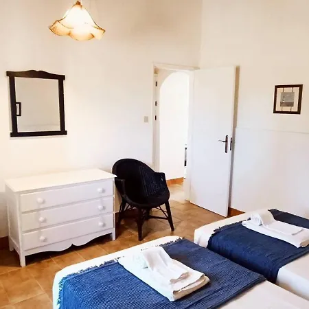 Вилла Classic Countryside Cottage With Private Balcony - Casa 2