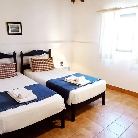 Вилла Classic Countryside Cottage With Private Balcony - Casa 2
